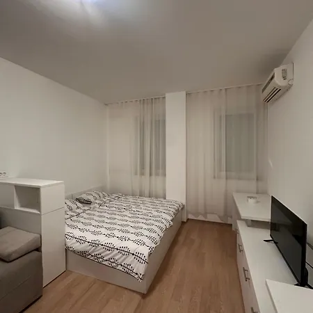 L Apartment *